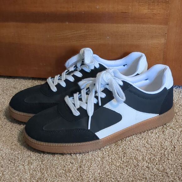 NOBO Other - NOBO Black and White Sneakers Casual Women's Size 7 EUC